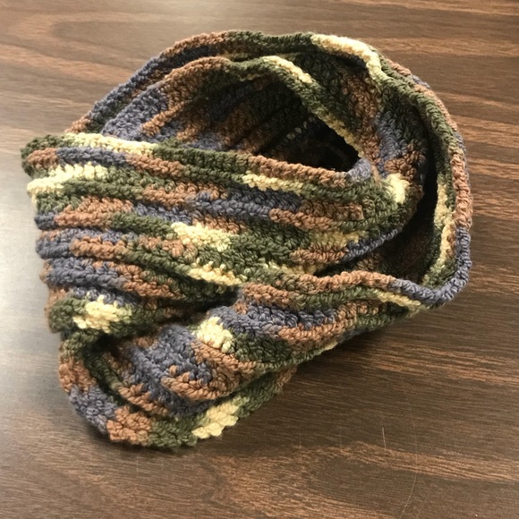 NWOT Handmade Multicolored infinity scarf - Picture 5 of 8
